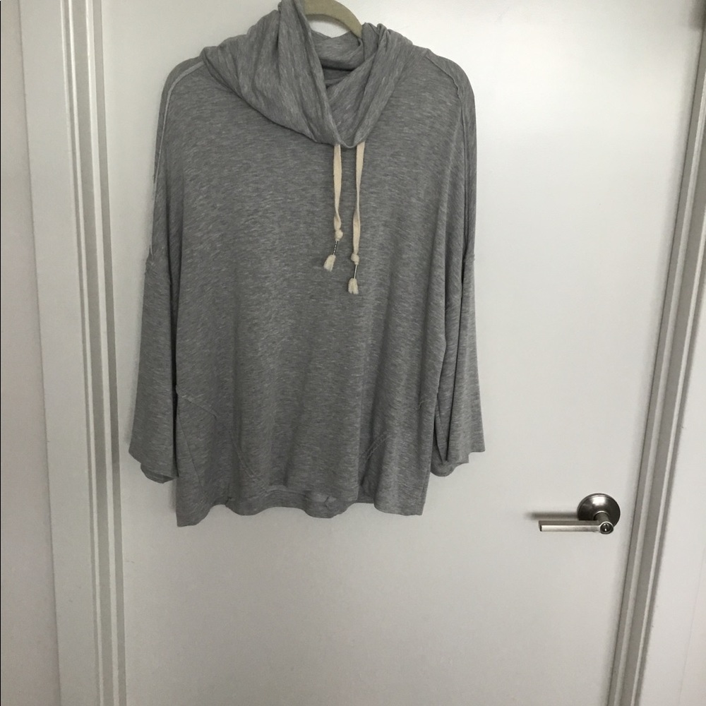 Embracelife  Athleisure Gray Top Size XL$ 40